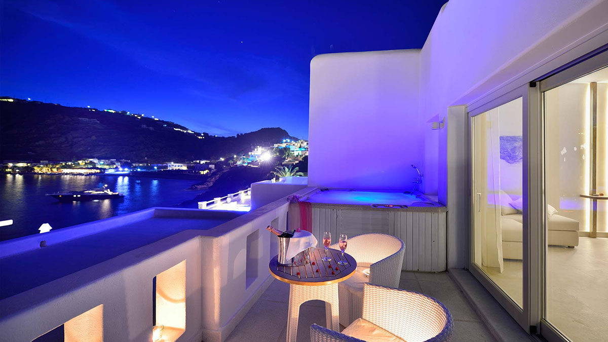 Elegant Suite with Modern Designed Bathtub inside the room